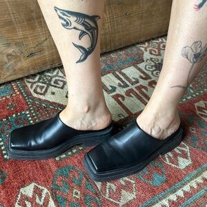 Vagabond Eyra black leather mules